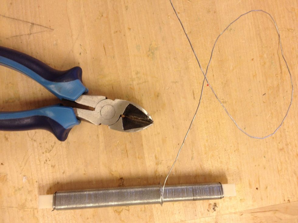 Knipsa av en bit j\u00e4rntr\u00e5d ca 40 cm.