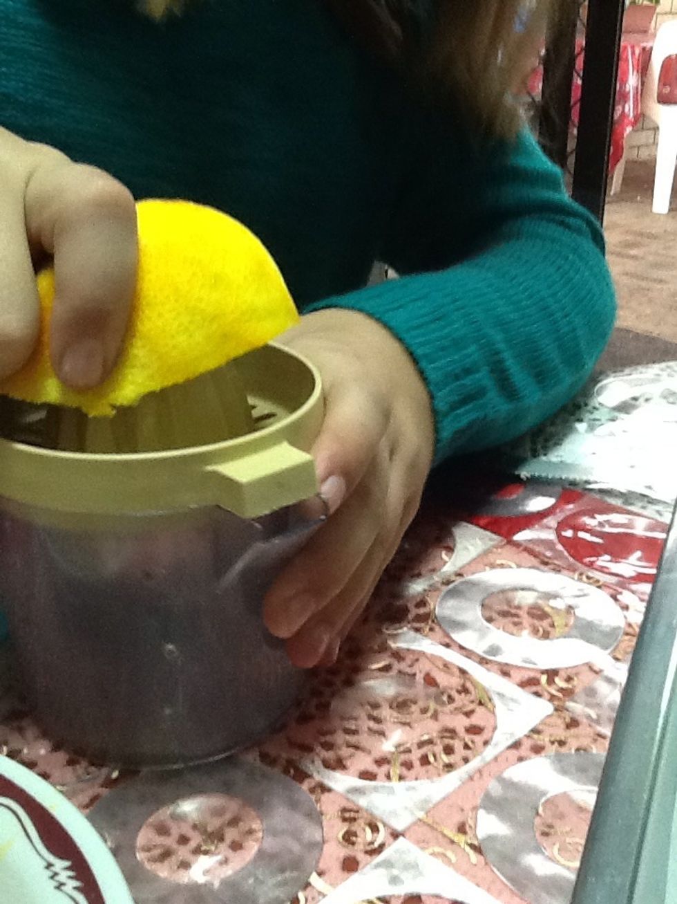 Know you have to cut the orange in half and squeeze the juice from both half's to get enough of it.