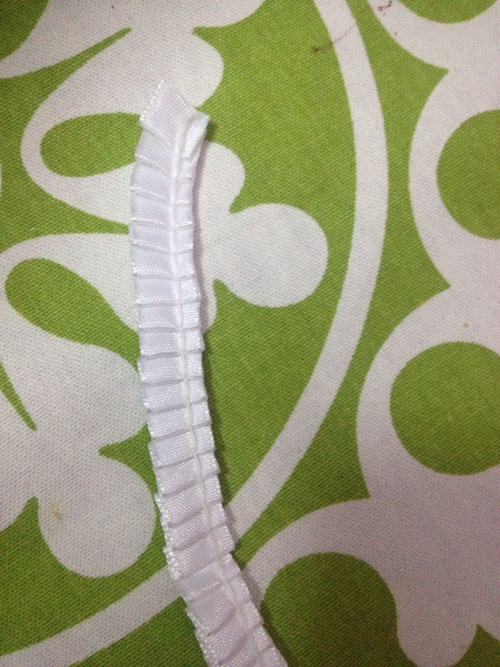 Knw again take diffrent colour of frills to cover the top and bottom.