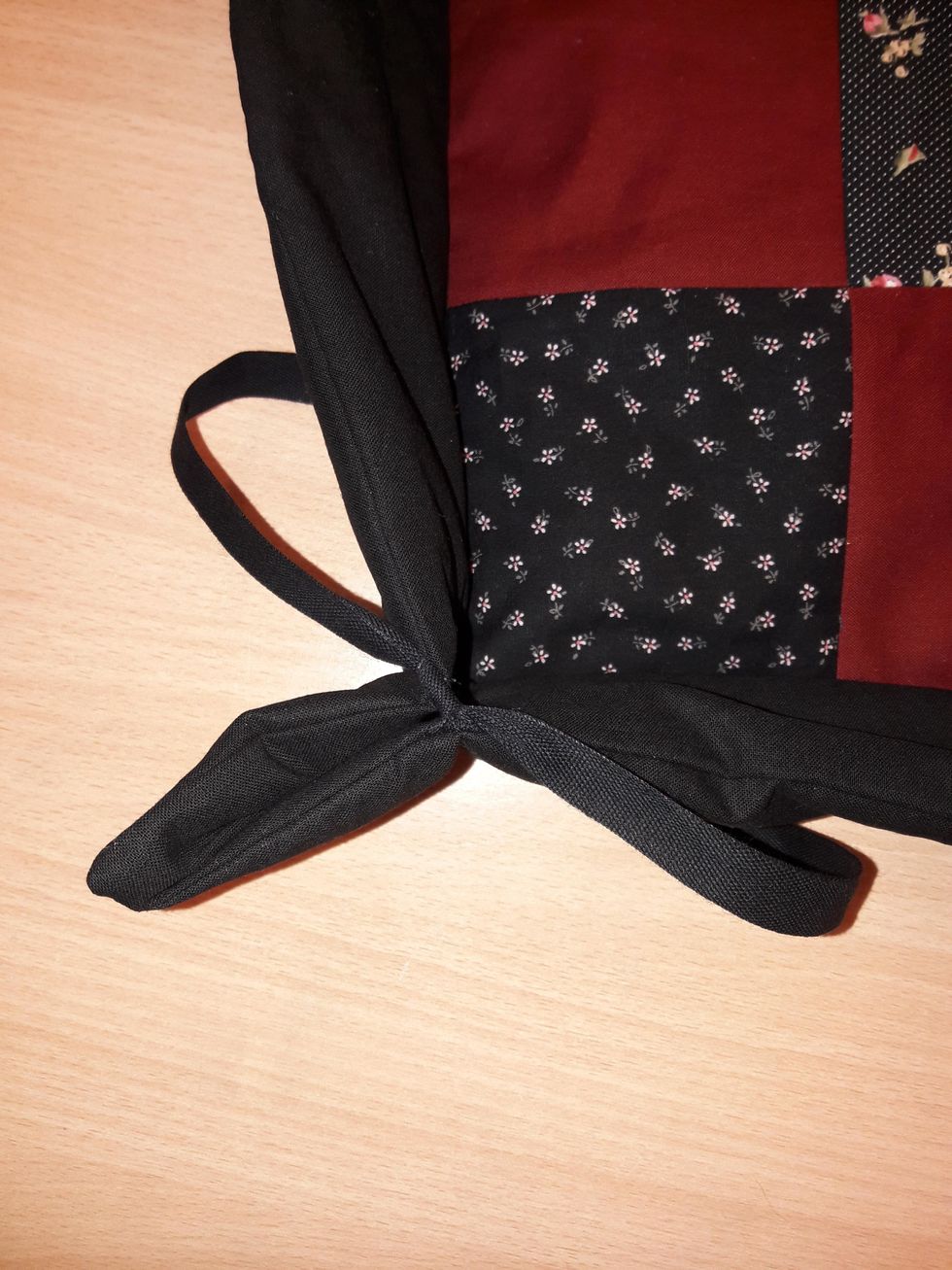 Knyt en rosett i varje h\u00f6rn.