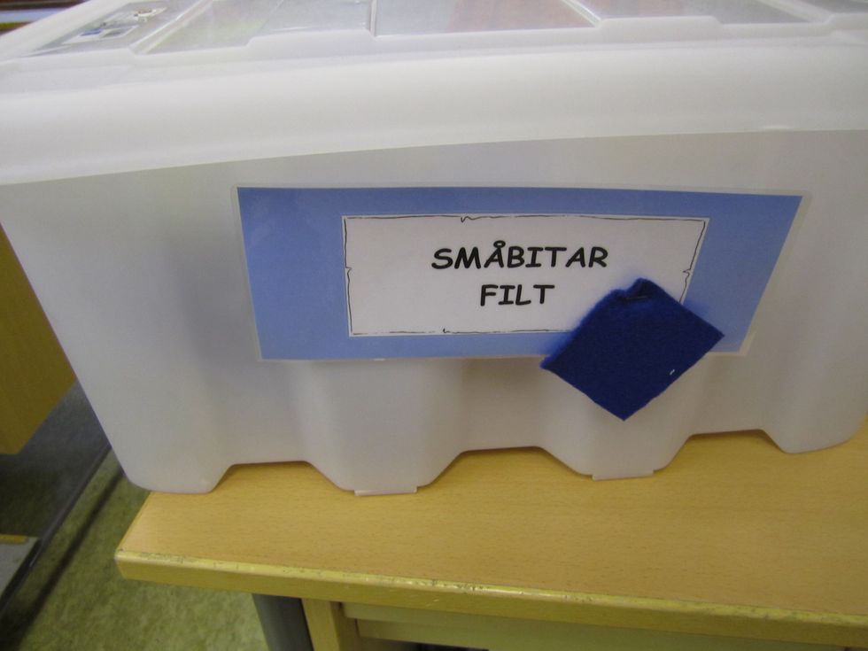 KOLLA I L\u00c5DAN MED SM\u00c5BITAR OM DET FINNS R\u00c4TT F\u00c4RG TILL DIN DETALJER.