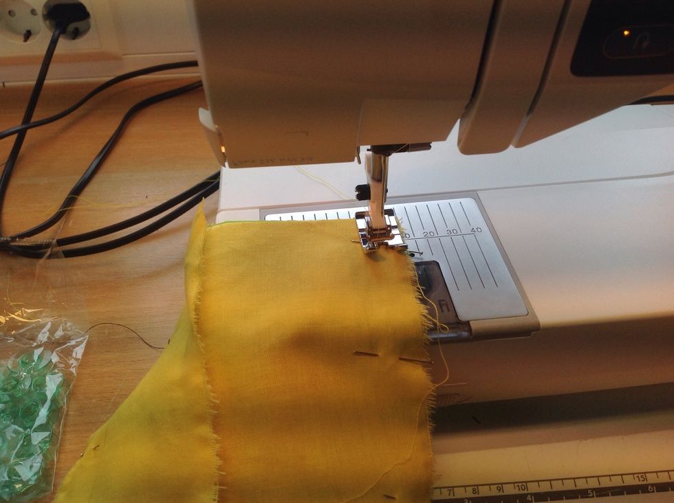 Kom ih\u00e5g att backa i b\u00f6rjan och slutet. Sy med en cm s\u00f6msm\u00e5n.