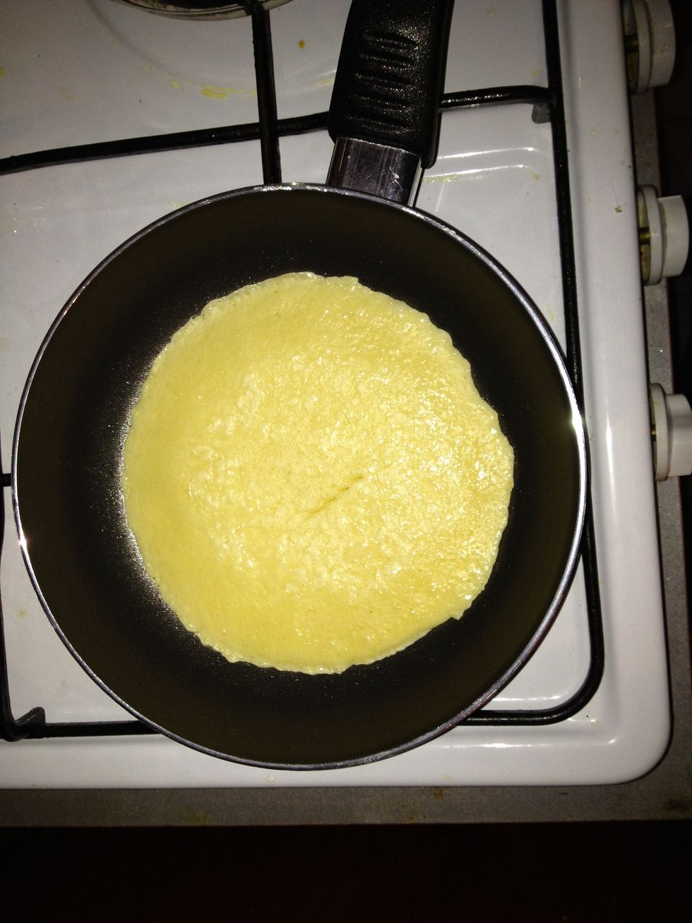 Krepler tavada yuvarlak yuvarlak pi\u015firilir...