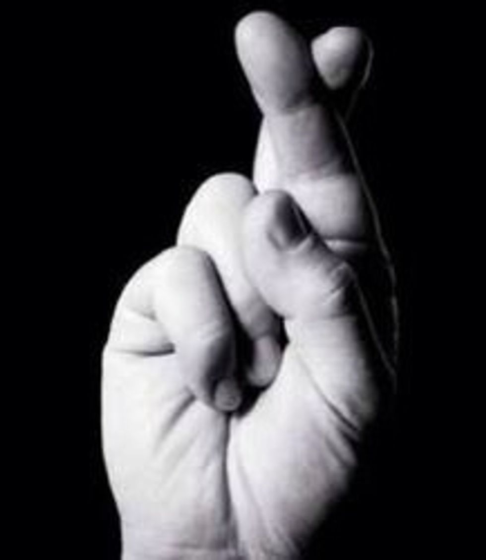 Kryds fingre! V\u00e6r forberedt p\u00e5 at komiteen, hvis filmen g\u00e5r videre til anden voteringsrunde, skal have et yderligere eksemplar af filmen samt kopier p\u00e5 dvd.