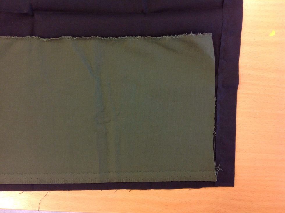 L\u00e4gg de tv\u00e5 tygen du valt p\u00e5 varandra. R\u00e4ta mot r\u00e4ta (den fina sidan mot den fina sidan).