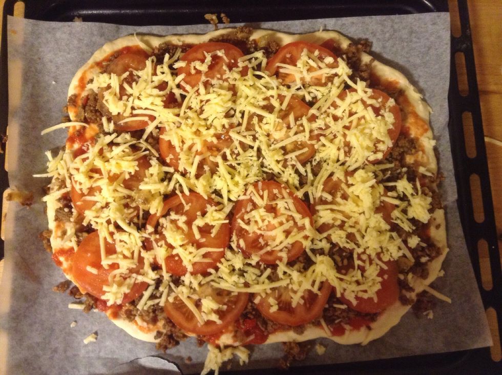 L\u00e4gg det p\u00e5 pizzan. Put it on your pizza.