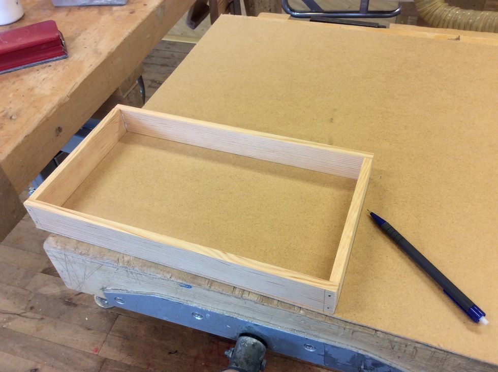 L\u00e4gg din ram i h\u00f6rnan! Rita av din ram p\u00e5 masoniten.