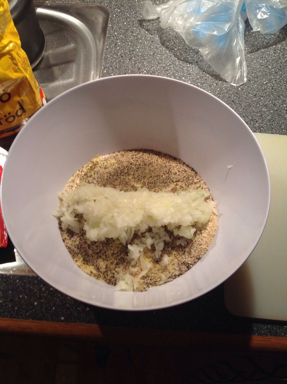 L\u00e4gg i alla ingredienser/ Put in all the ingredients.