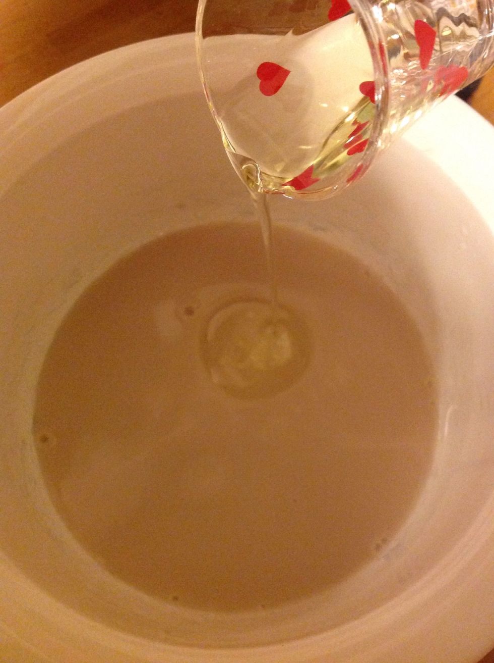 L\u00e4gg i oljan. Put down the oil.