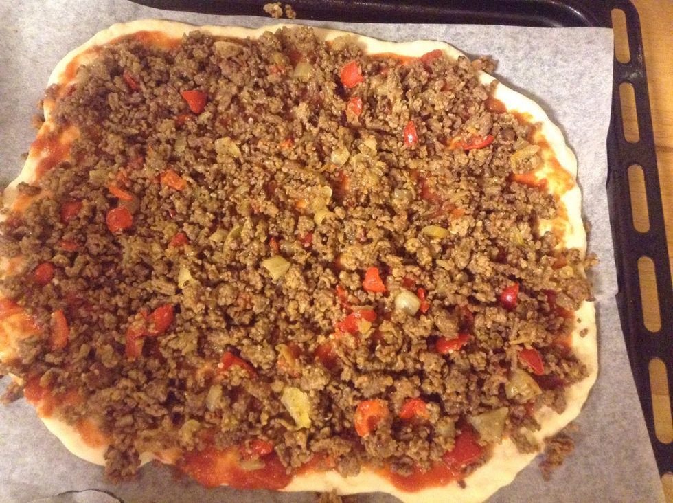 L\u00e4gg p\u00e5 det p\u00e5 pizzan. Put it on your pizza.