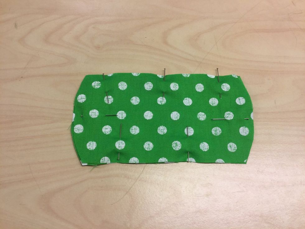 L\u00e4gg tygbitarna r\u00e4tsida mot r\u00e4tsida och n\u00e5la.