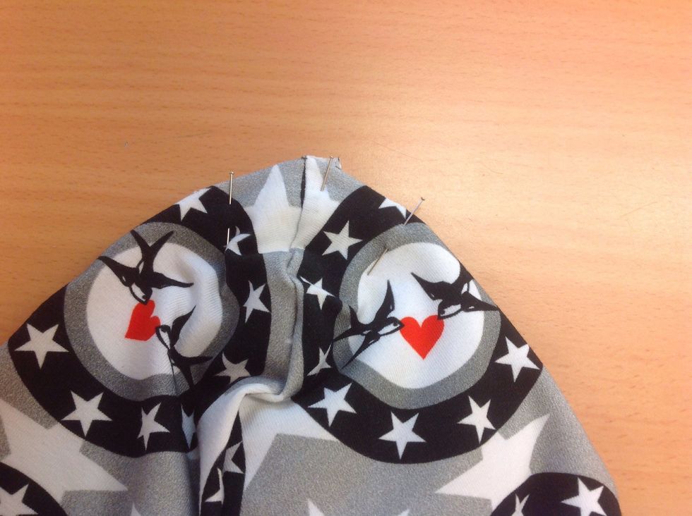 L\u00e4gg tyglagren i jacket mot varandra.