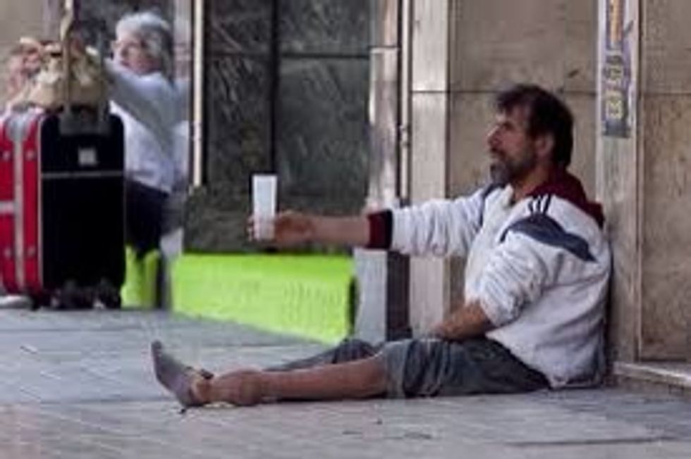 La causa de la pobreza es la falta de empleo, nivel de ingresos muy bajo, o escasees de estos