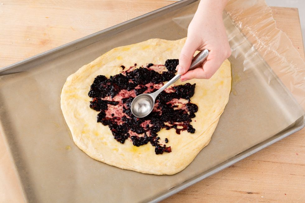 Ladle the pulp onto your pizza and spread it out like a pizza sauce.