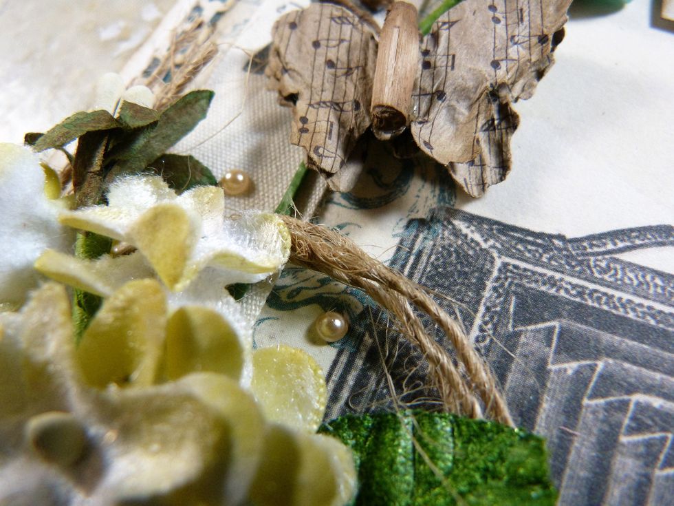 Last bit, add some of the cream pearls from the main kit.