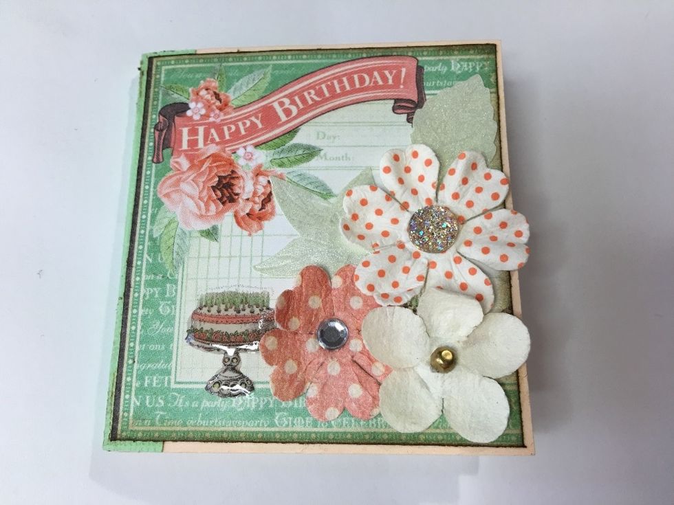 Last but not least, decorate the front cover. You can go all out here and be as bulky as you like :-) I also used some Glossy Accents to highlight a detail (the birthday cake).