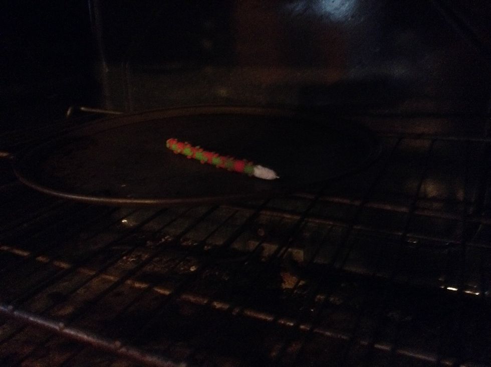 Last but not least, put your pen on a baking tray and put it in the oven for 8 minutes