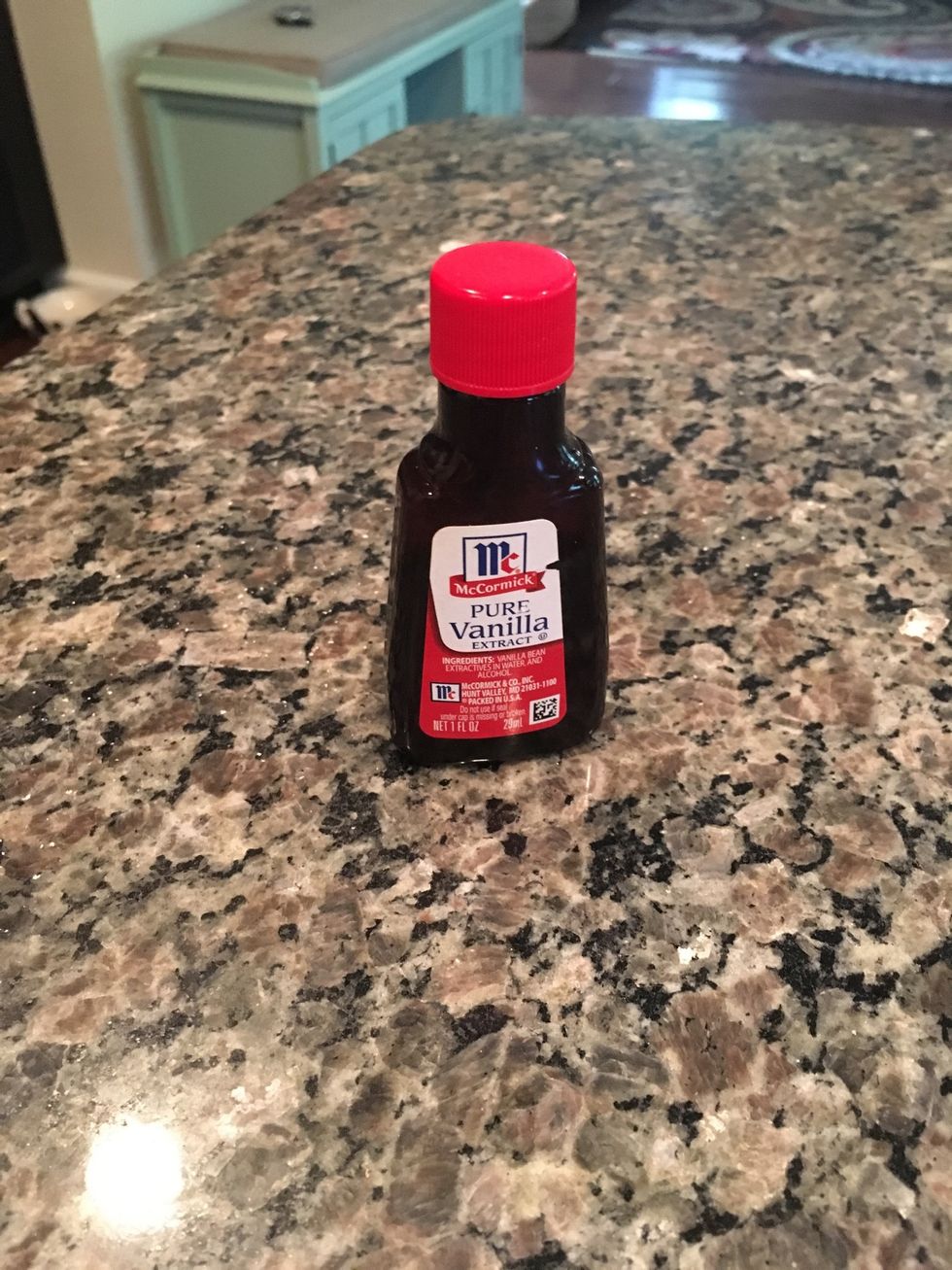 Lastly, add 1 teaspoon of vanilla extract into the icing.