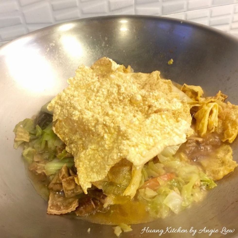 Lastly, add in the fried beancurd skin.