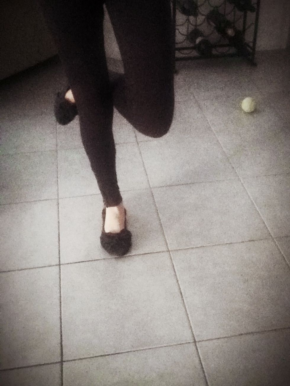 Lastly you must put your left leg behind your right leg an then your done good luck!