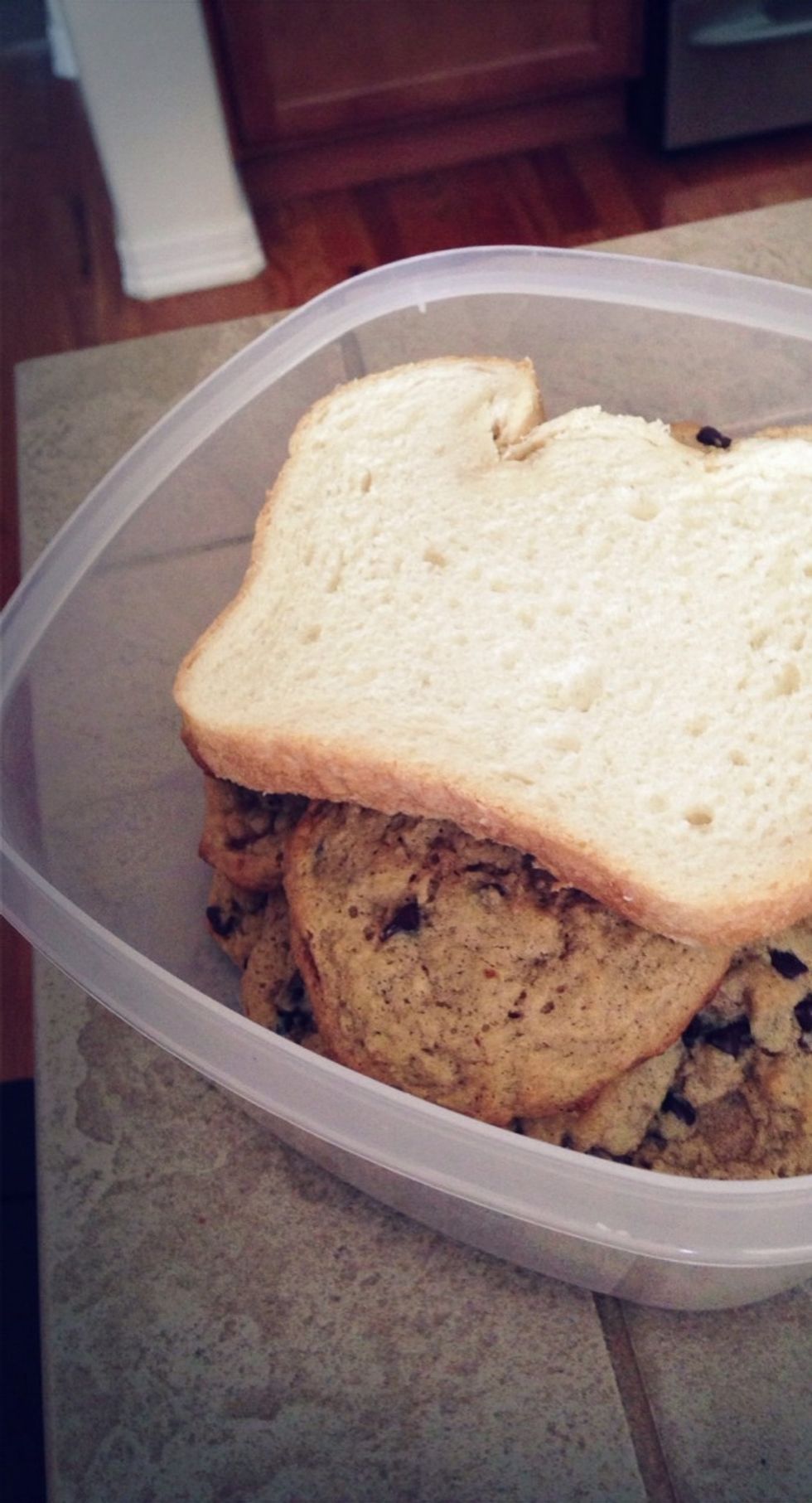 Lay down the bread on top of your cookies...