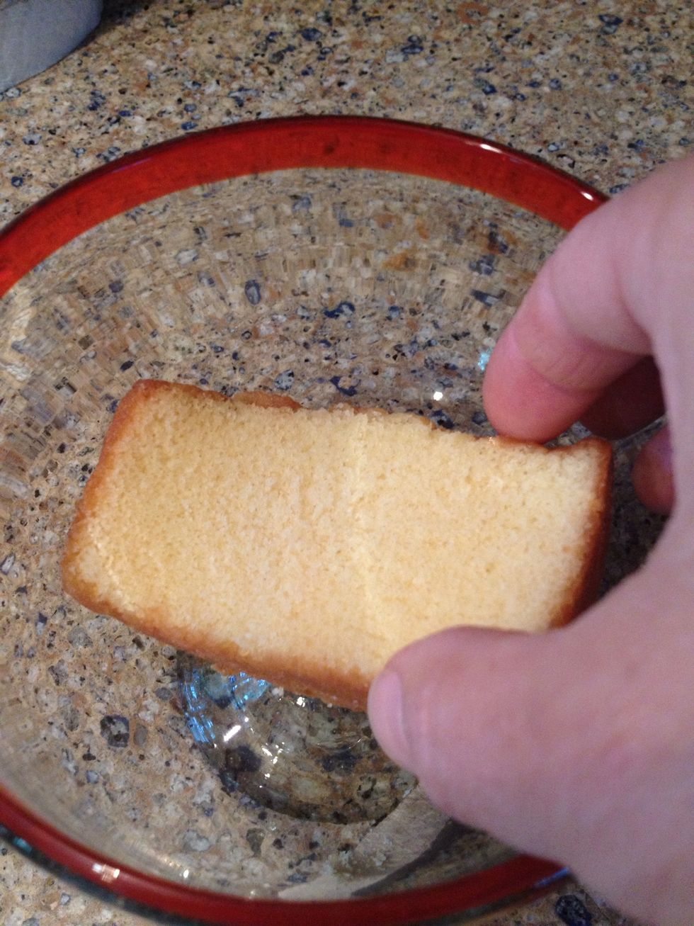 Lay one half in a dessert bowl.