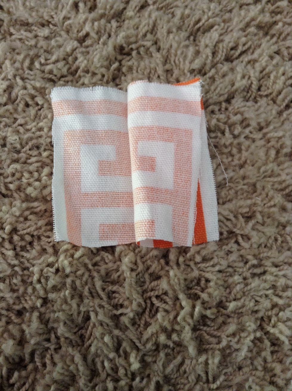 Lay one on top of the other so that the non-colored parts are on the inside