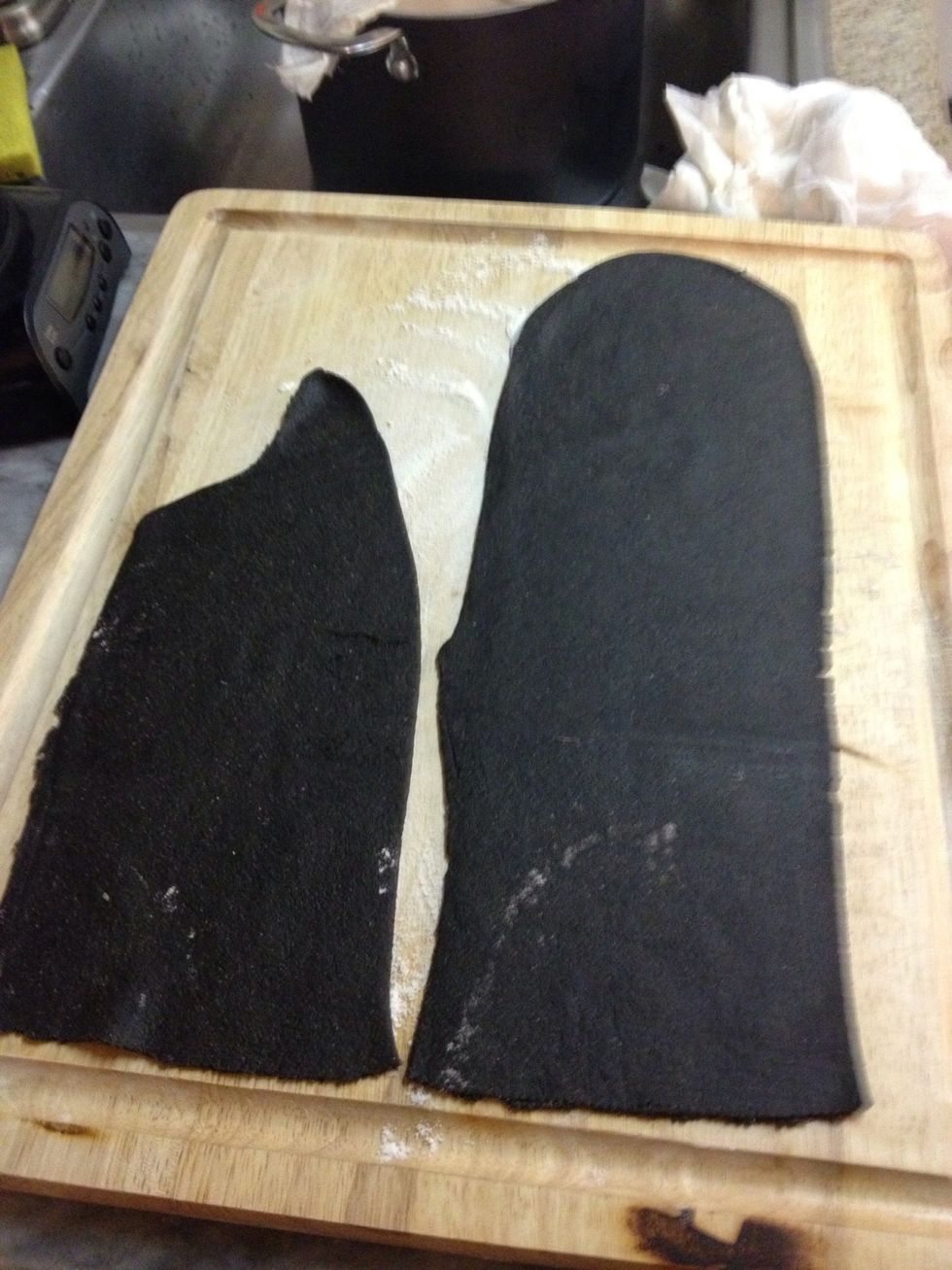 Lay out sheets to rest for a minute before cutting, or leave it at this stage for raviolis or lasagne.