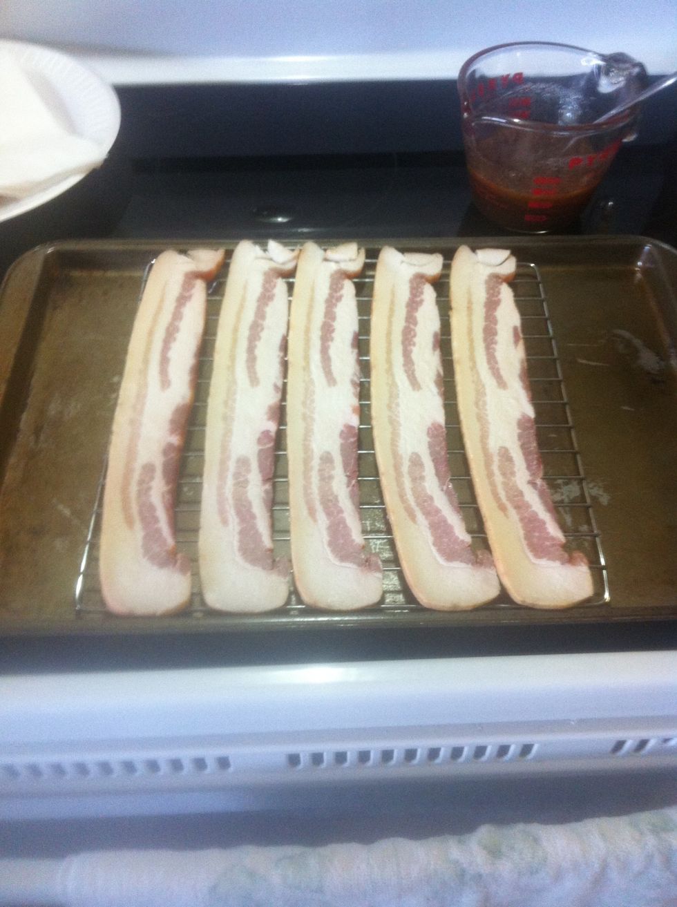 Lay out some bacon on the rack