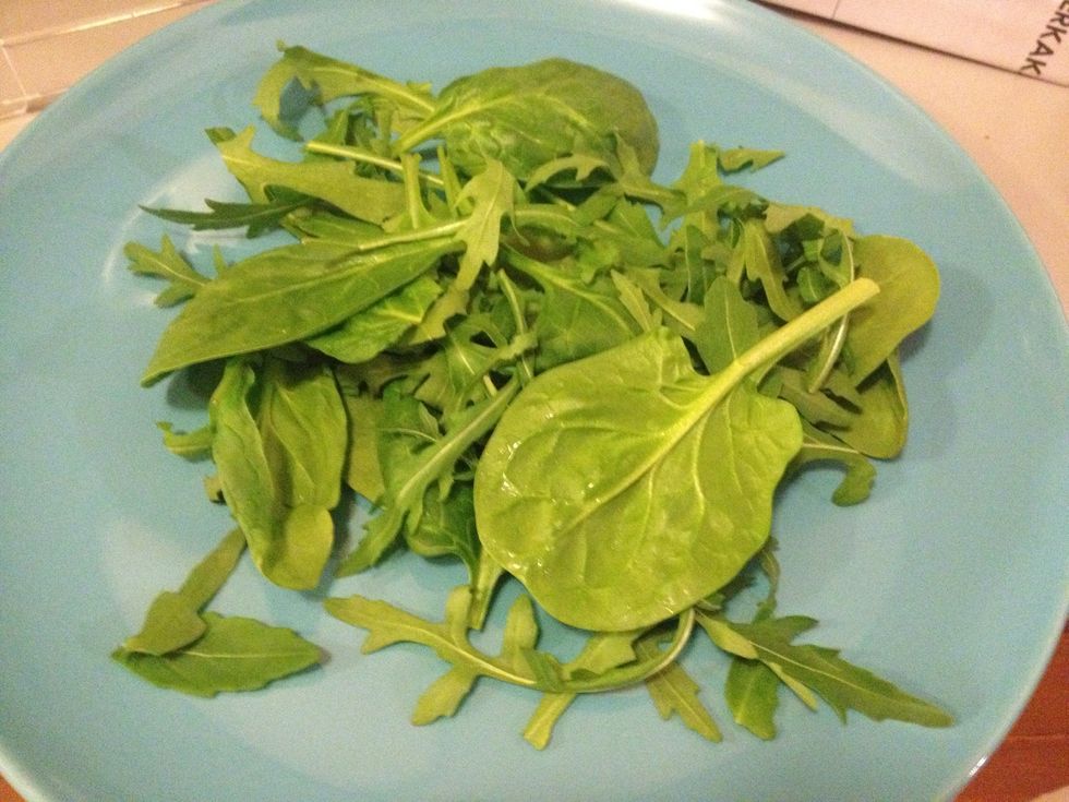 Lay out your favorite greens, here I have rocket salad and spinach.