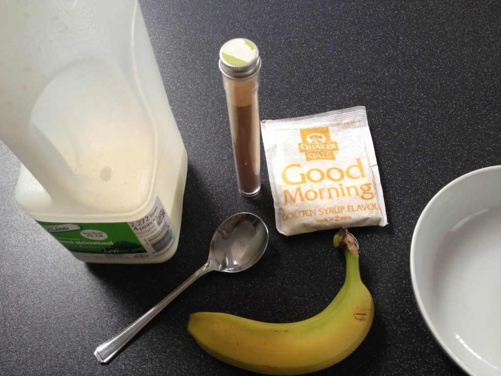 Lay out your ingredients. This makes for a more organised and easier work space. I chose to use Quakers Oats So Simple with Golden Syrup.
