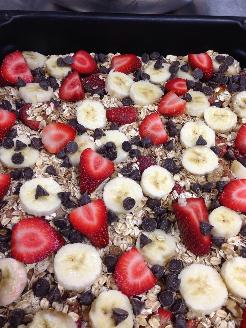 Lay remaining strawberry slices and banana pieces evenly on top.