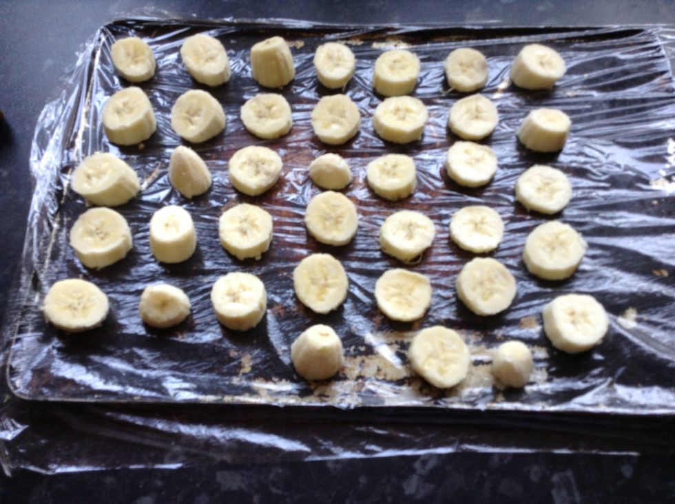 Lay the banana slices out onto your cling filmed tray.