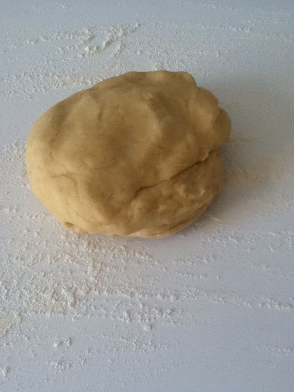 Lay the cold dough on the table with some flour.