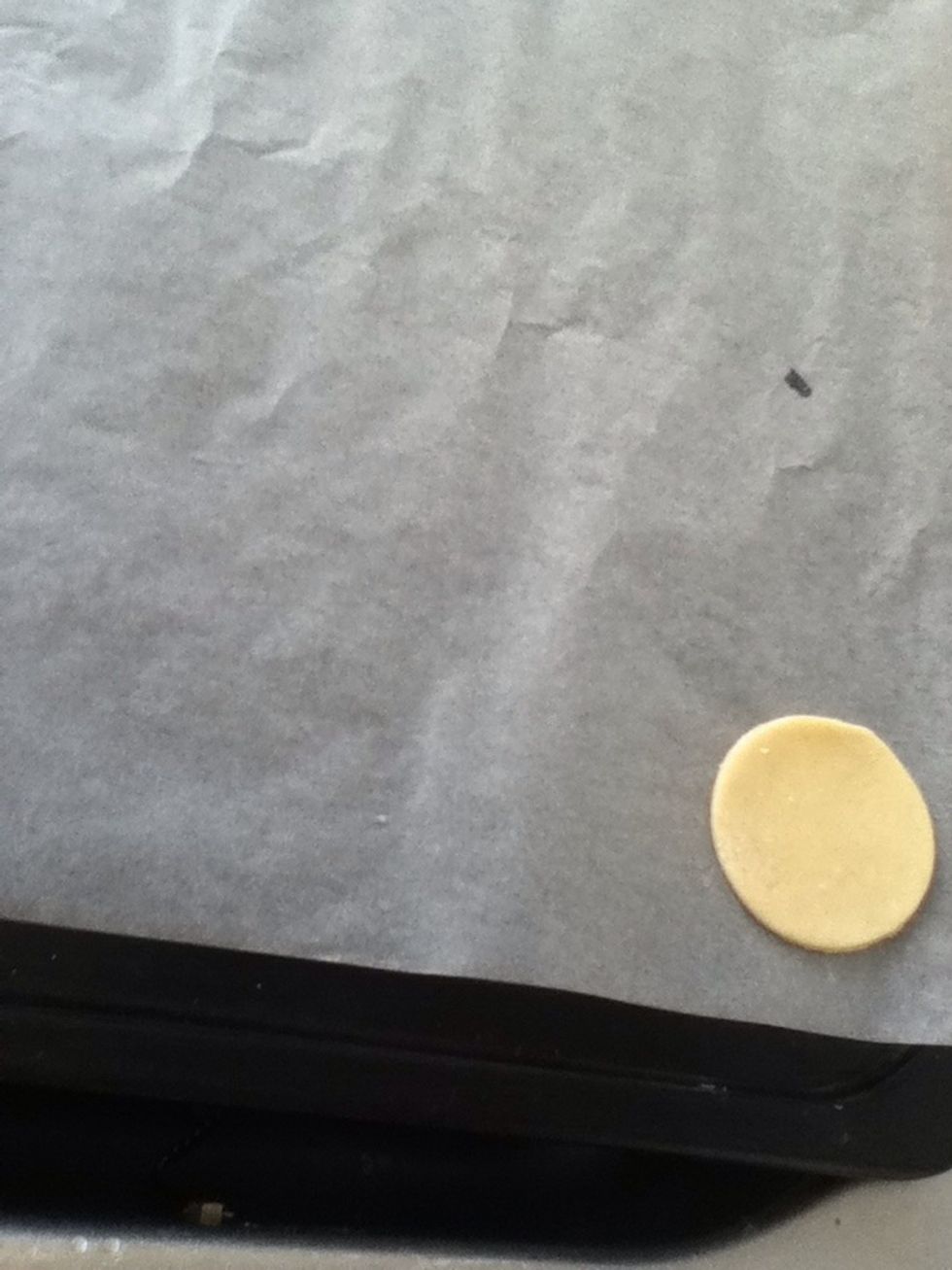 Lay the round cookie on a griddle  lined with baking paper.