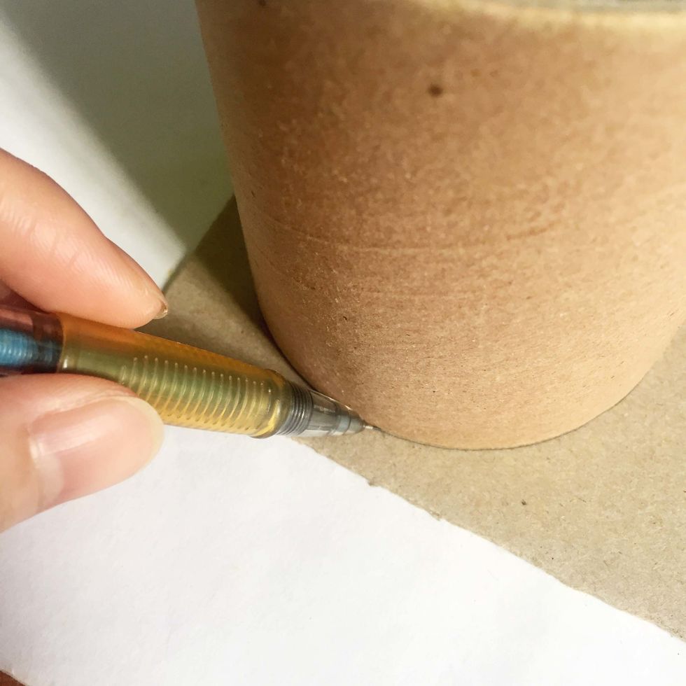 Lay toilet roll flat onto the thick cardboard/chipboard. Using a mechanical pencil and trace around the roll as close to the edge as possible.