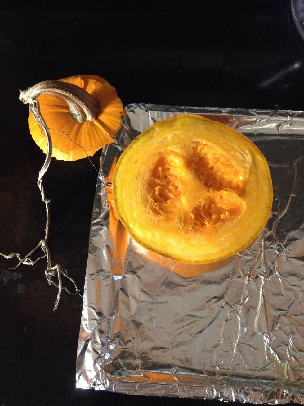Lay your pumpkin top down.