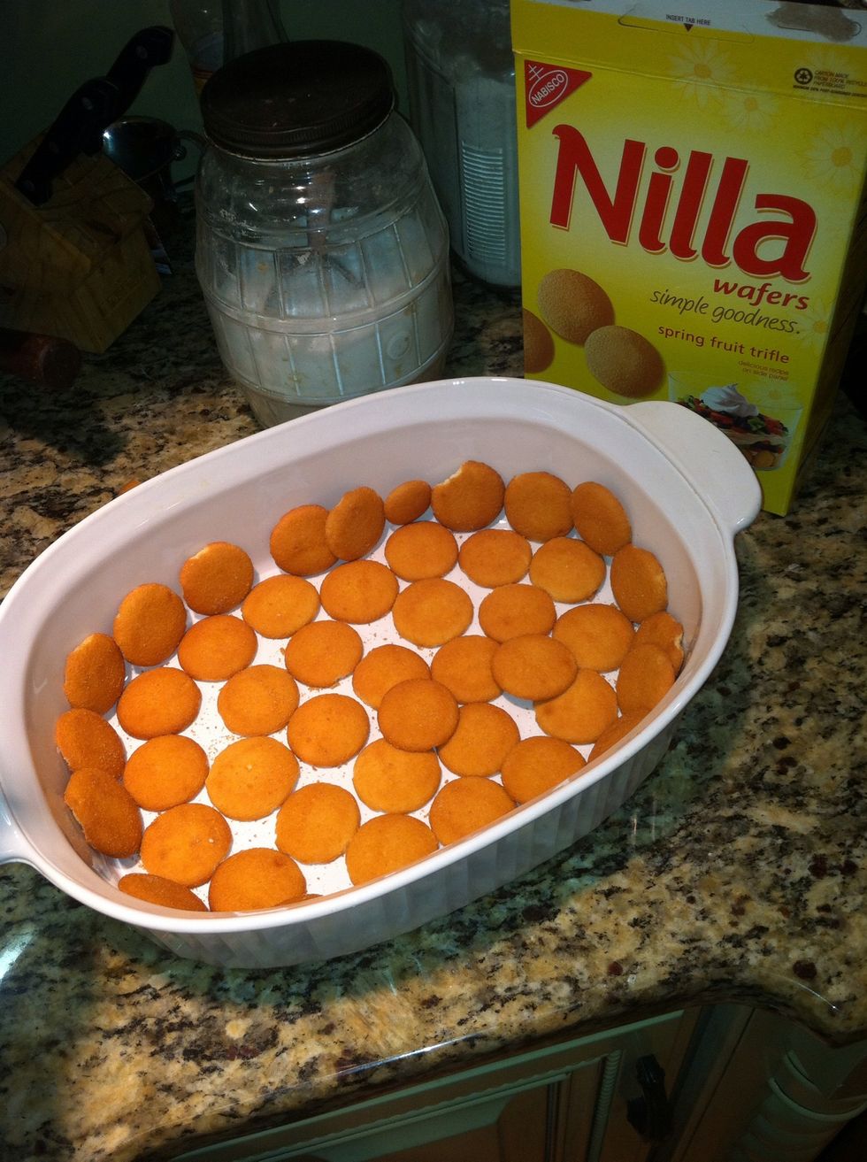 Layer nilla wafes on the bottom an sides