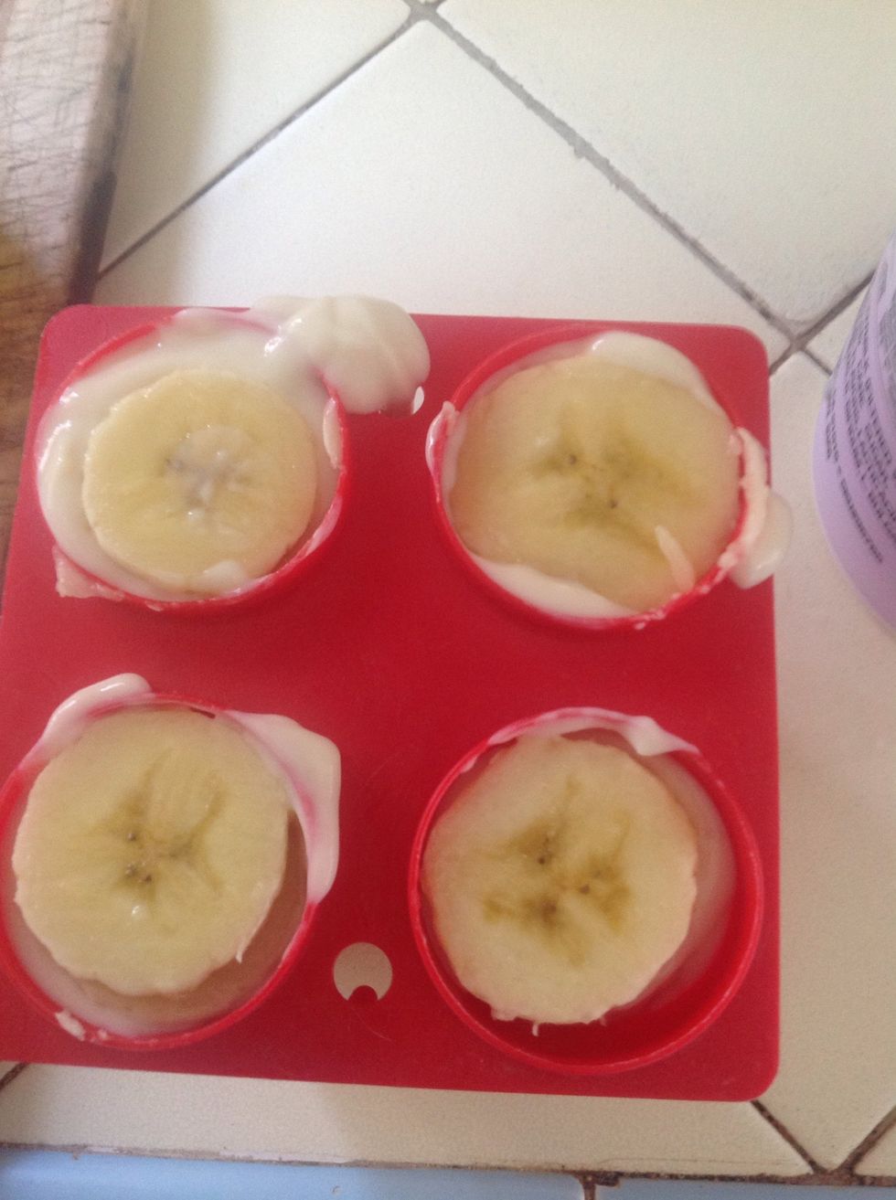 Layer to the top, yogurt, banana, yogurt, banana.