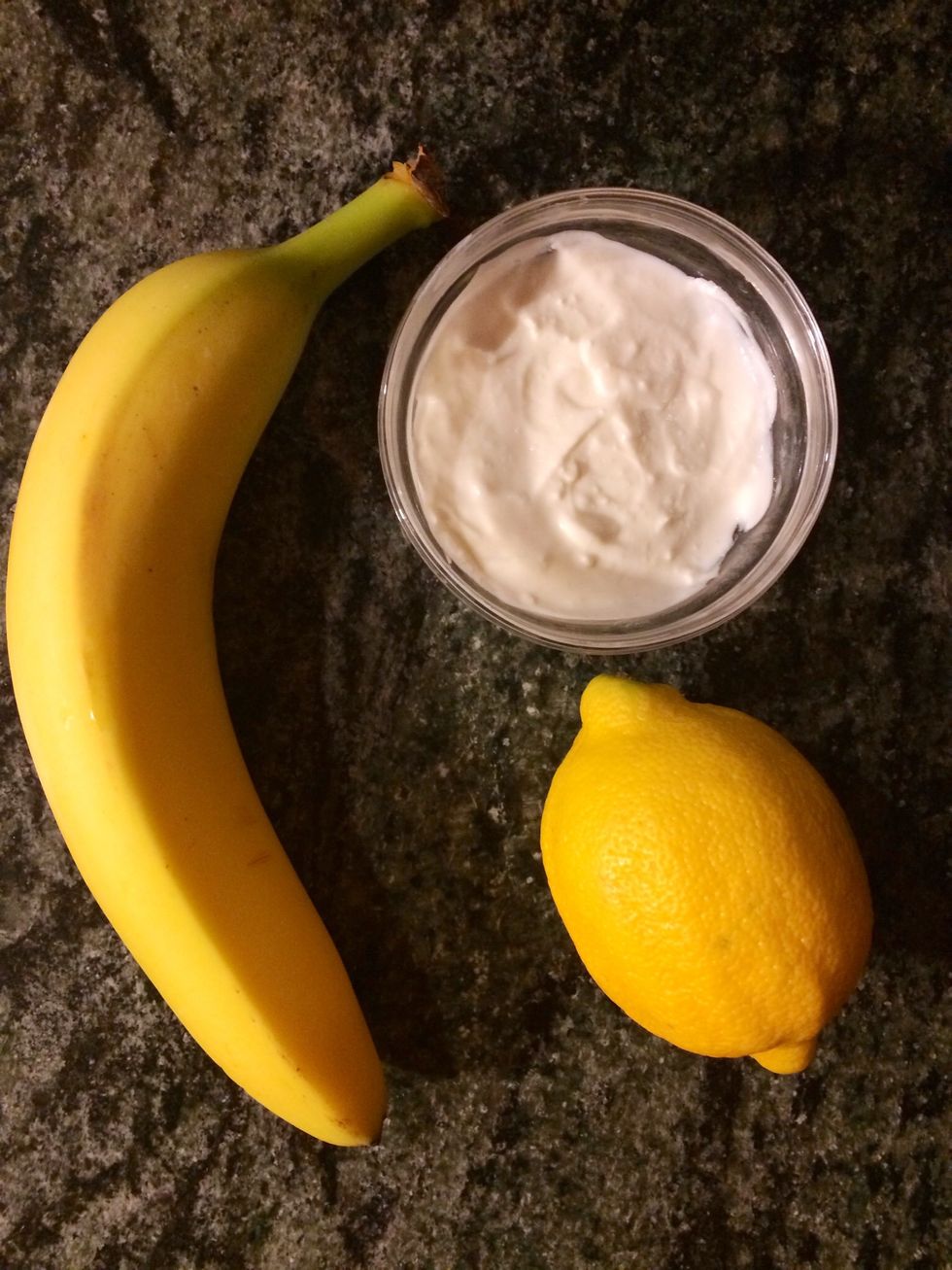 Layer two: Peel the banana and put in blender with 1 cup yogurt and a tablespoon of lemon juice.