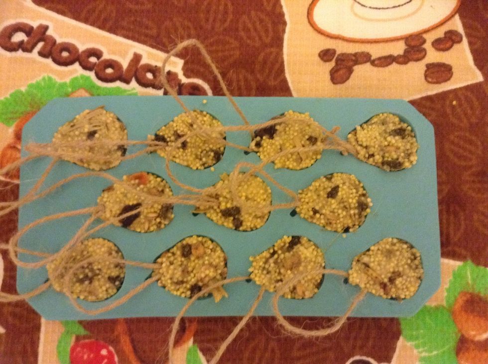 Leave the form with grains for 4-6 hours