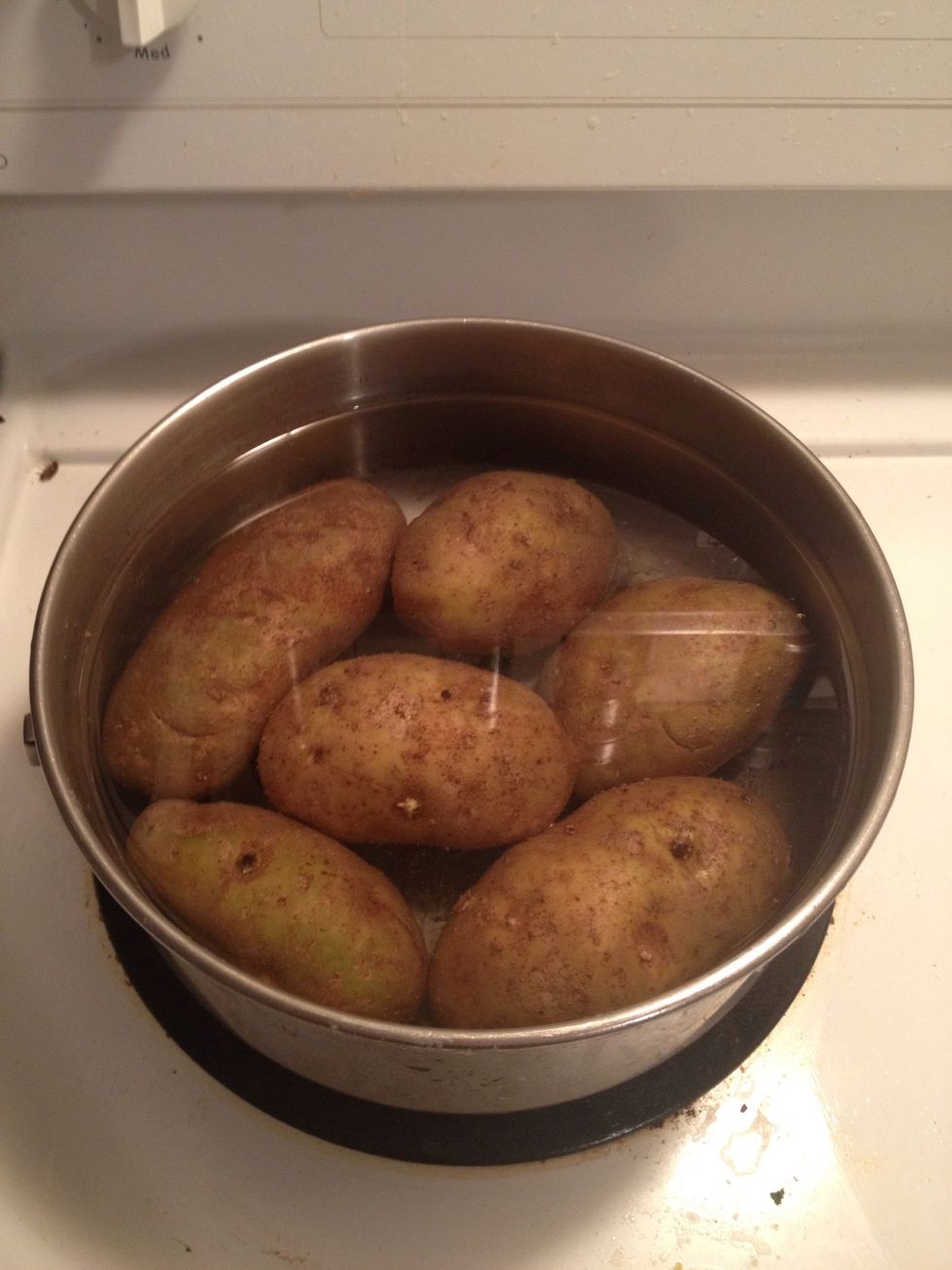Leave the potato in cold water for a few minutes to make sure it washes off all the dirt