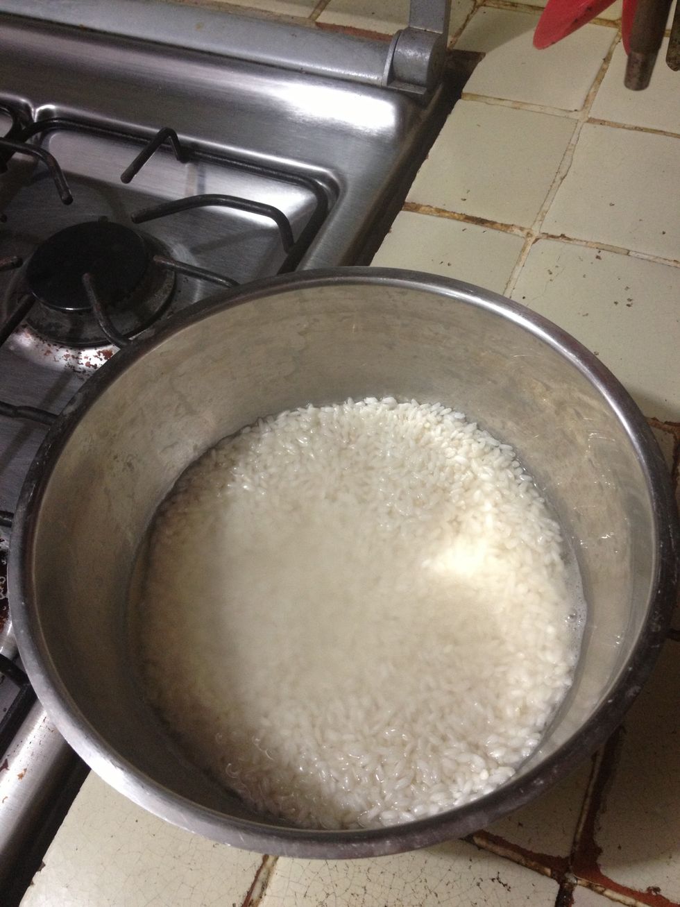 Leave the rice soaking in hot water, just enough to cover it up.