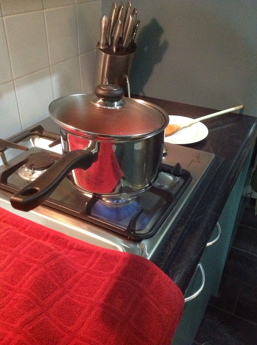 Leave the sauce simmar 30 minutes, and stir occasionally