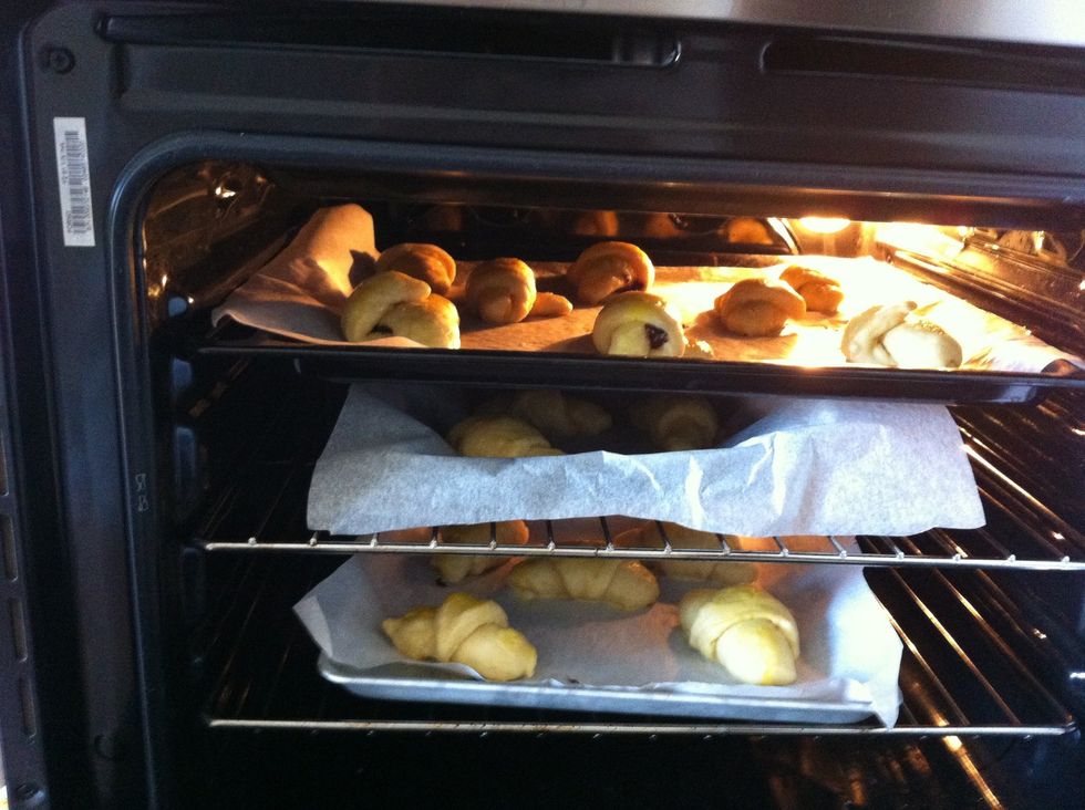 Leave them rest through the night\ud83c\udf19, Then put'em into the hoven at 180C for 20min\u2600.