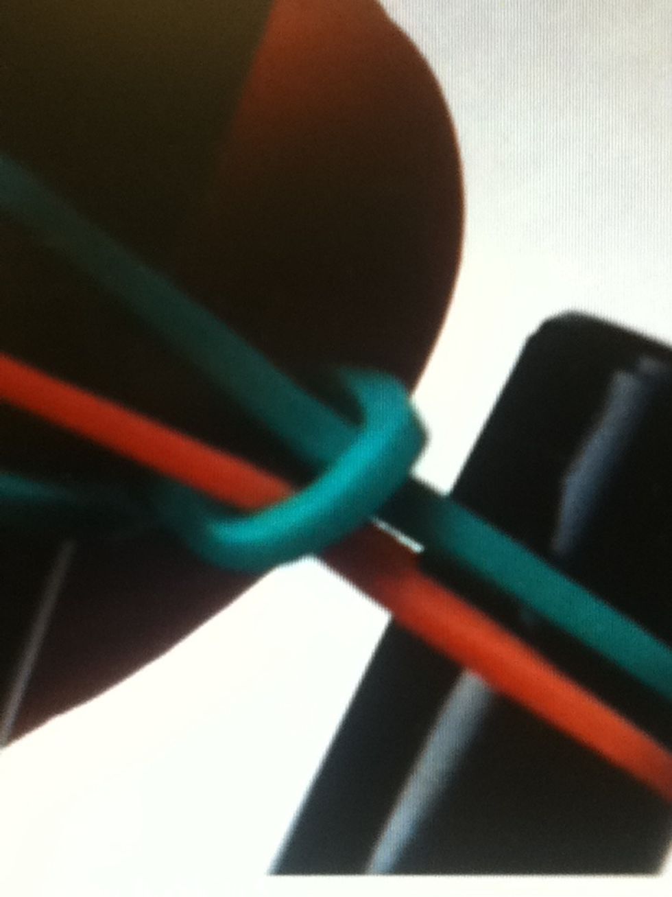 Leave this dropped elastic in the center.