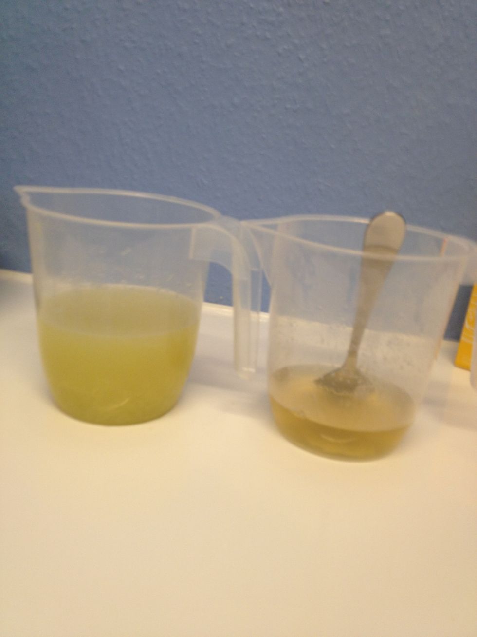 Leave to stand, until the gelatine solution is room temperature.