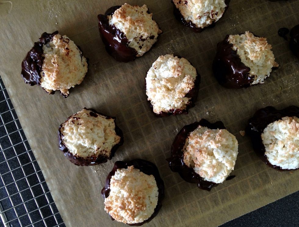 Leave your choco-dipped macaroons on a lined wire rack until the chocolate has set. You may wish to put them in the fridge or freezer to speed up the process.