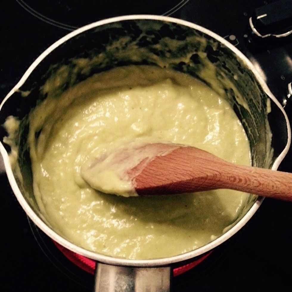 Leek pur\u00e9e: cut and saut\u00e9 the leek, then pur\u00e9e it with a blender. In a small pot melt the butter and stir in the flour, cook for few minutes then add milk and pur\u00e9ed leek. Stir until thick enough.