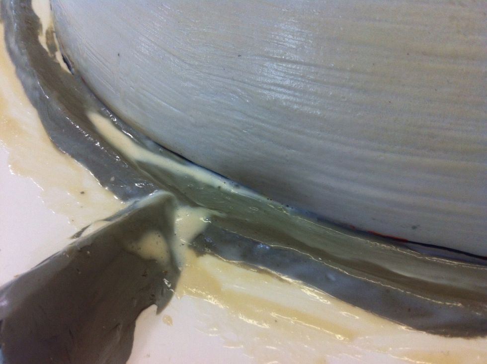 Let each coat dry. The white parts are not dry yet.